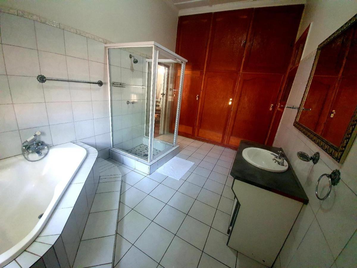 Castello Guesthouse Vryburg Екстер'єр фото