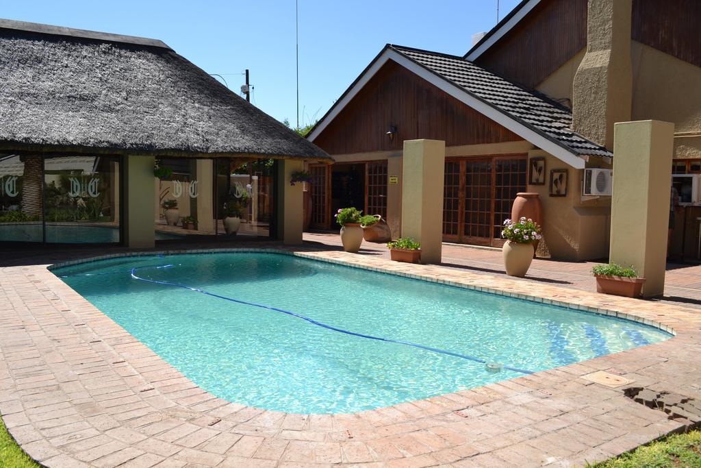 Castello Guesthouse Vryburg Екстер'єр фото
