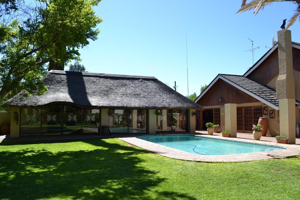 Castello Guesthouse Vryburg Екстер'єр фото