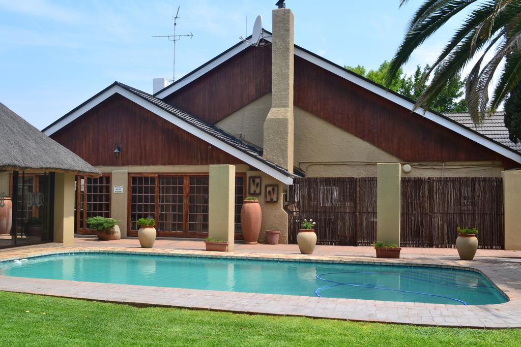 Castello Guesthouse Vryburg Екстер'єр фото