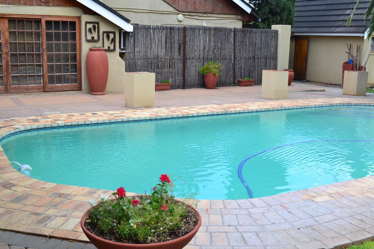 Castello Guesthouse Vryburg Екстер'єр фото
