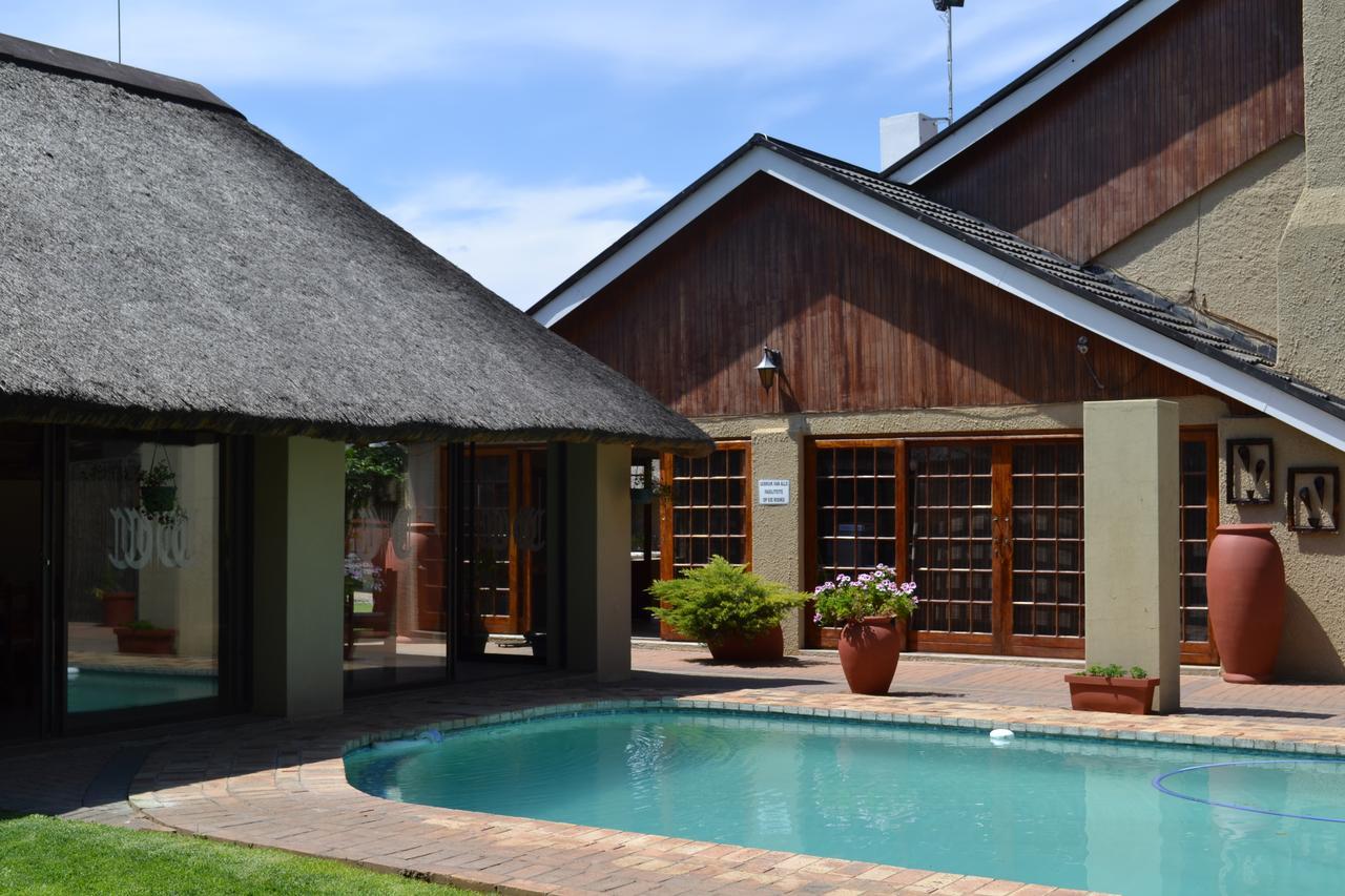 Castello Guesthouse Vryburg Екстер'єр фото